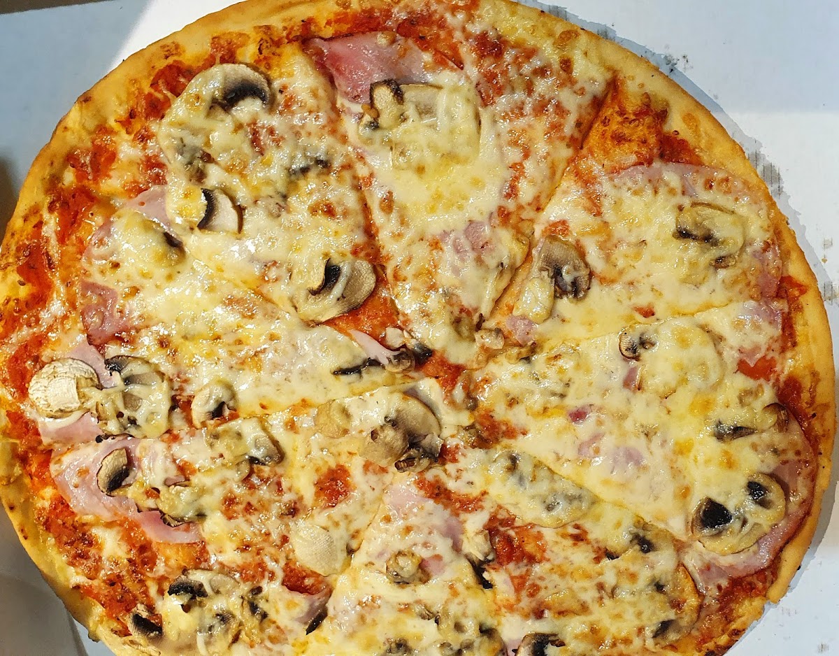 Dinos Pizza Taxi Photo 7