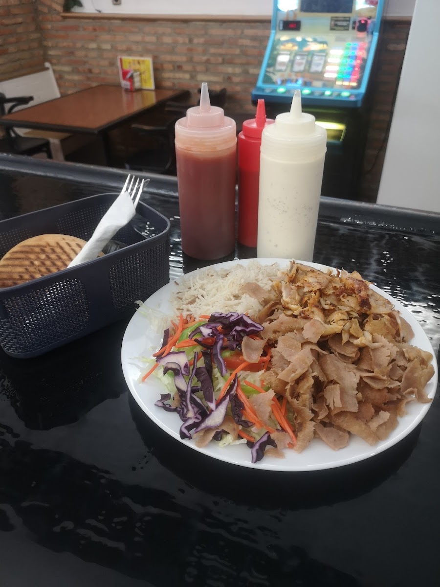 Piña kebab y pizza restaurant Photo 10