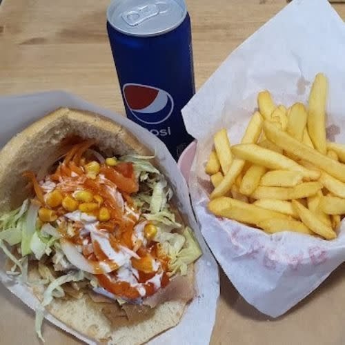 Piña kebab y pizza restaurant Photo 3