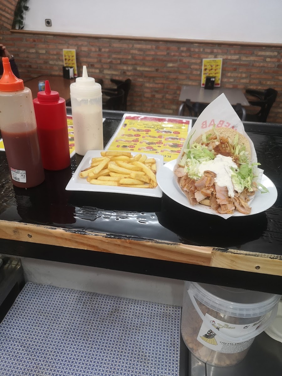 Piña kebab y pizza restaurant Photo 6