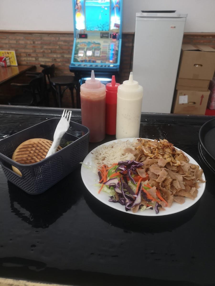 Piña kebab y pizza restaurant Photo 7