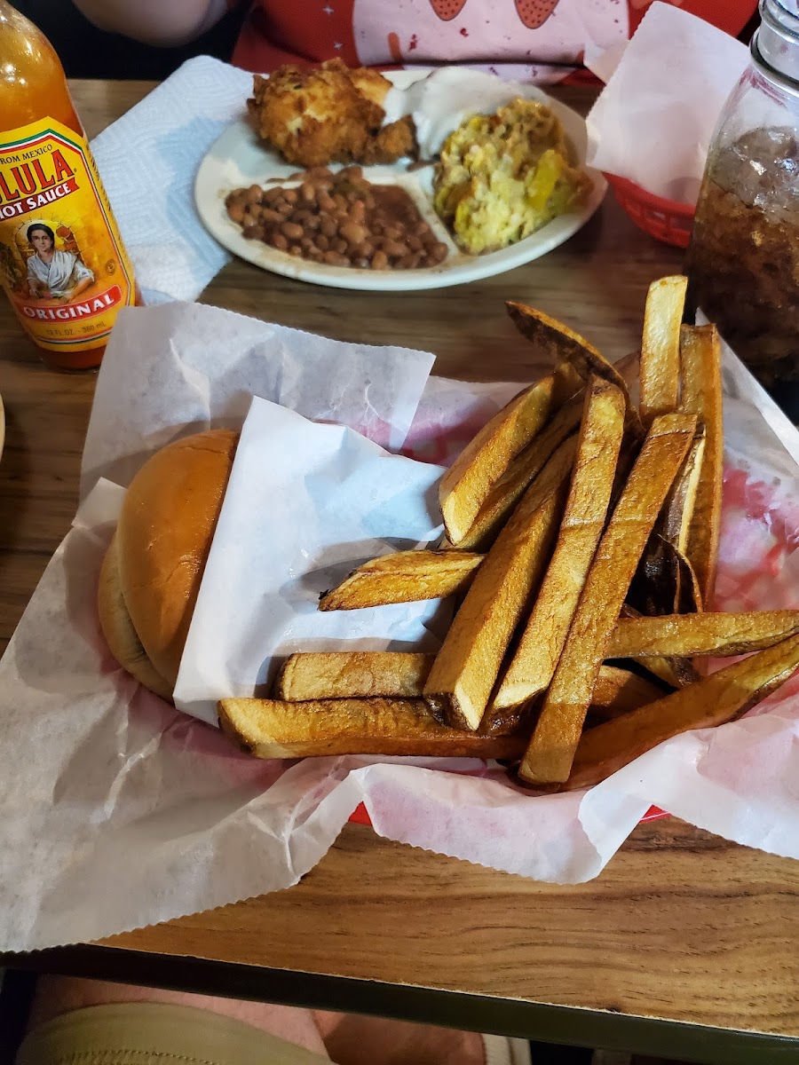 Dee's Restaurant Photo 4