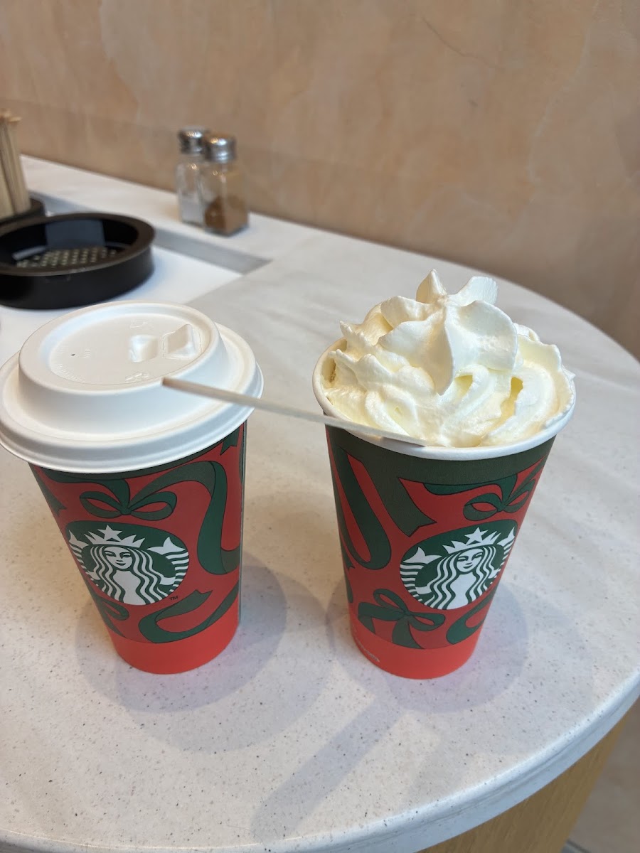Starbucks Pau Centre-Ville Photo 4