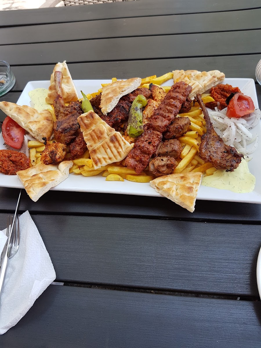 TUĞRA GRILL Türkisches Restaurant Photo 2