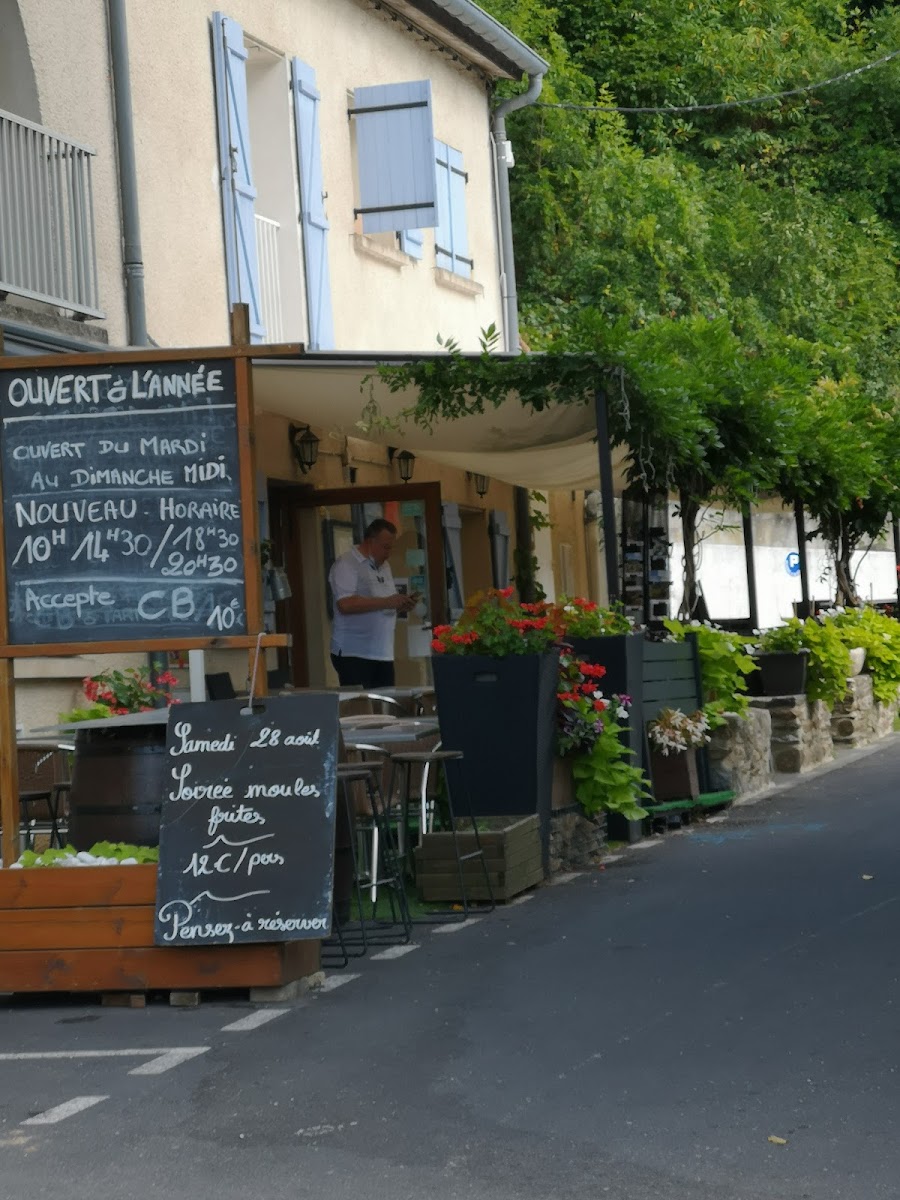 AUBERGE DE FERRALS LES MONTAGNES