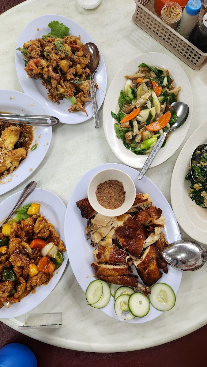 Restaurant Hong Yun 鸿运茶饭店·茶餐室 Photo 7