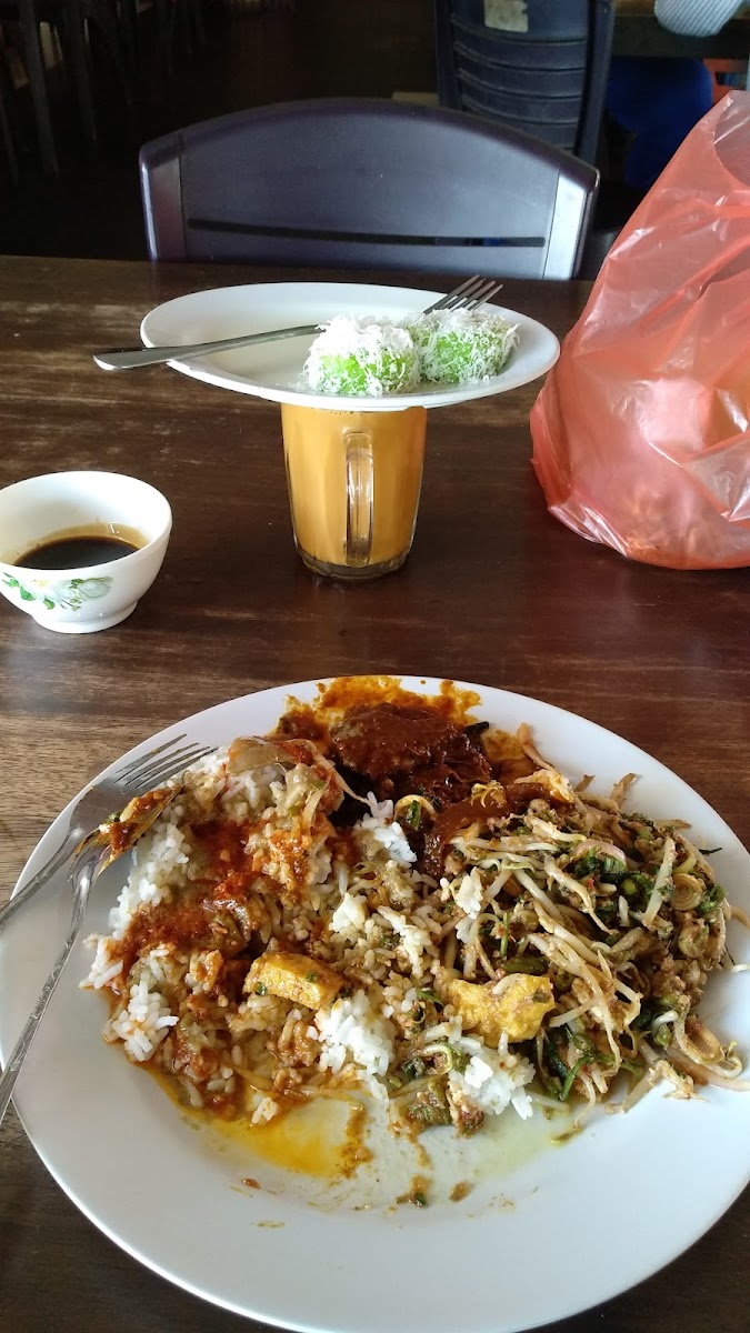 Restoran Robina Stationz Photo 5