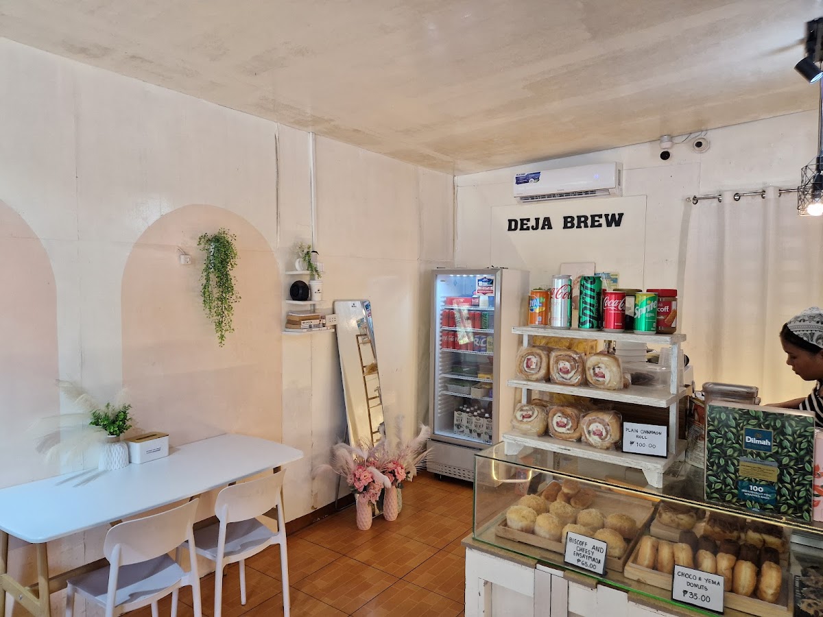 Deja Brew Coffee & Pastry 커피와 과자 café et pâtisserie