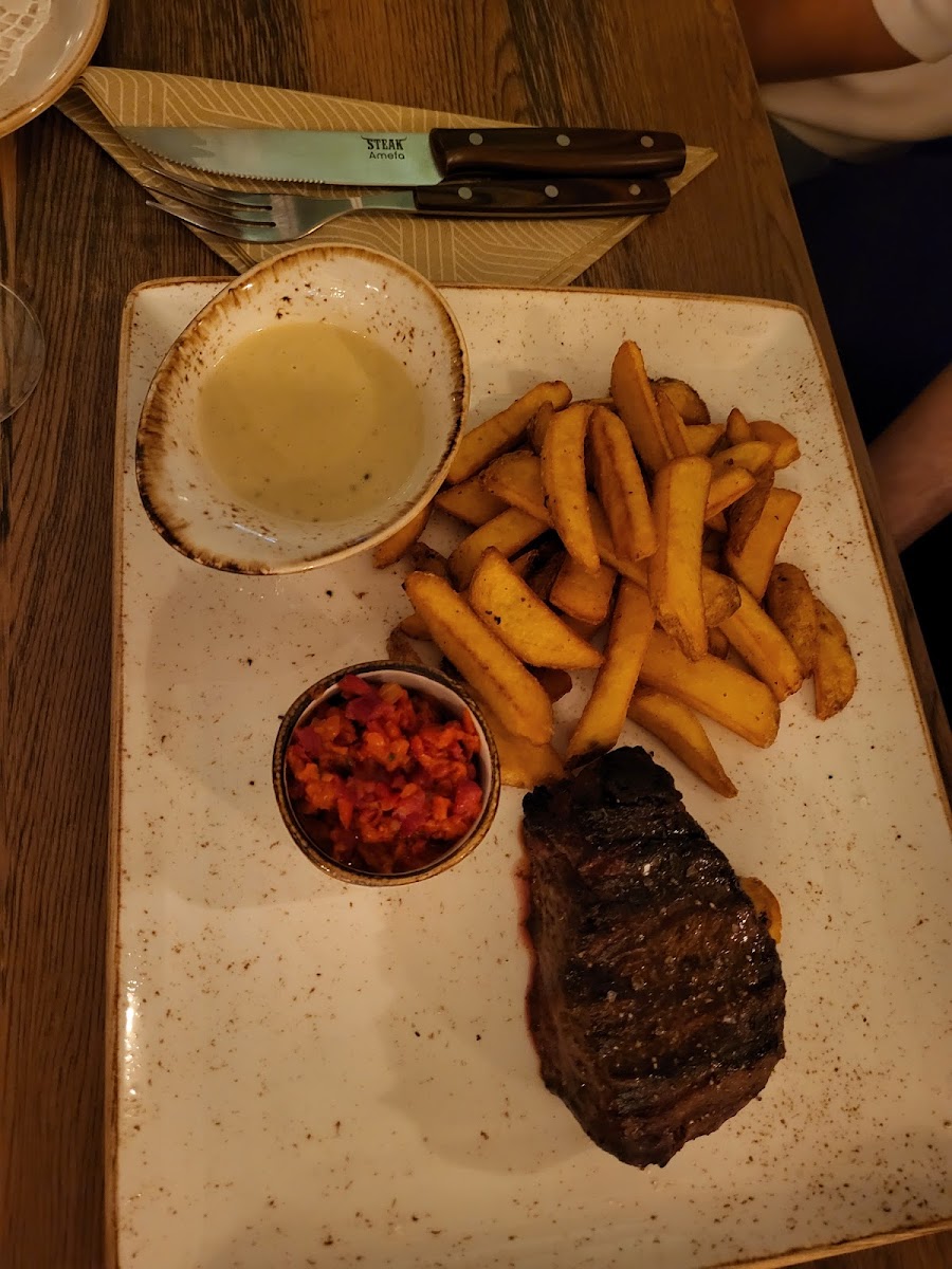Luca Steakhaus Photo 8