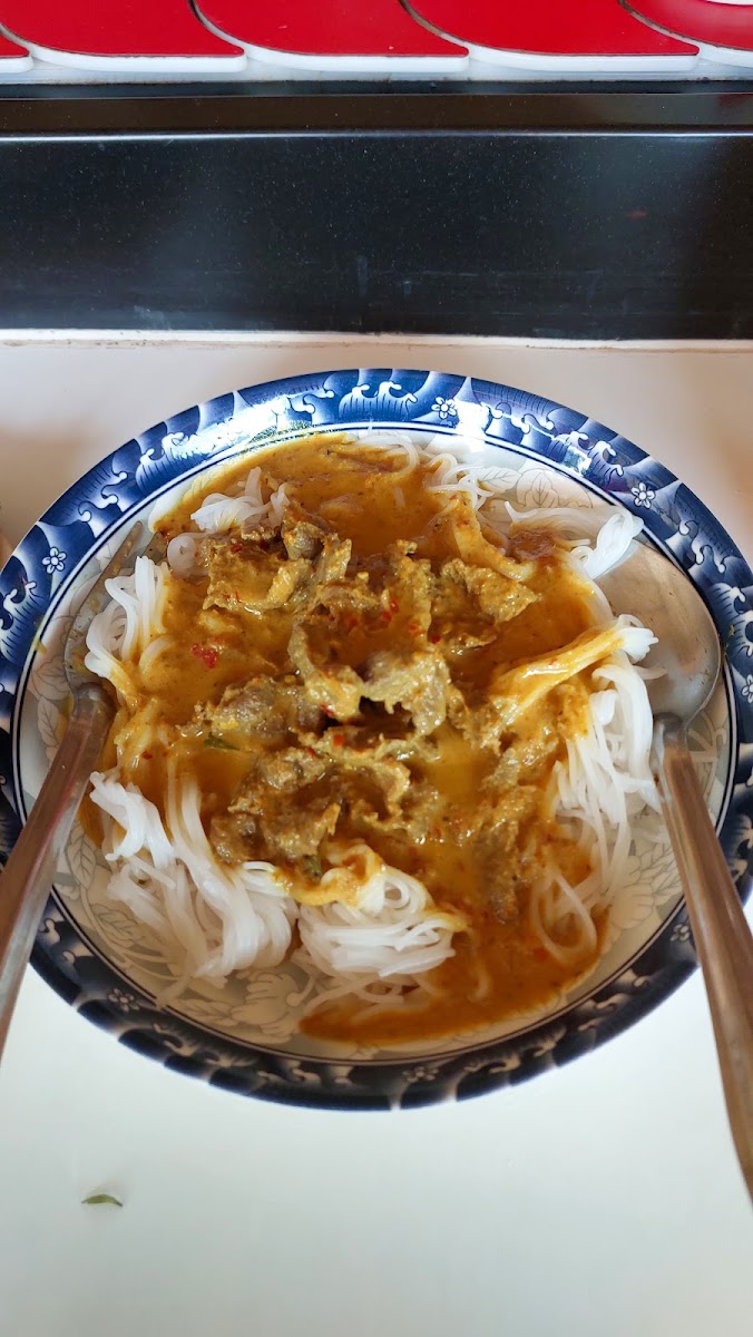 Jee Ju rice noodles and curry Photo 8