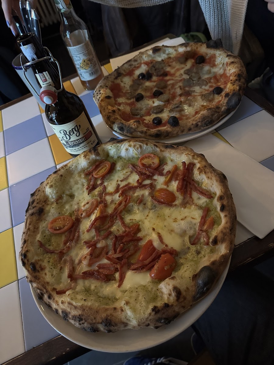 Pizza Napoletana Photo 3