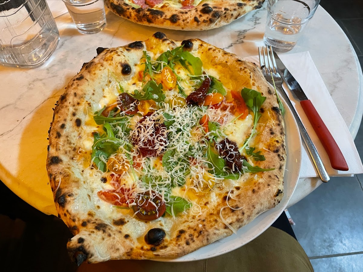 Pizza Napoletana Photo 5