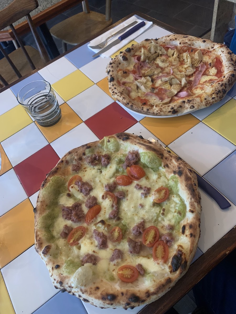 Pizza Napoletana Photo 6