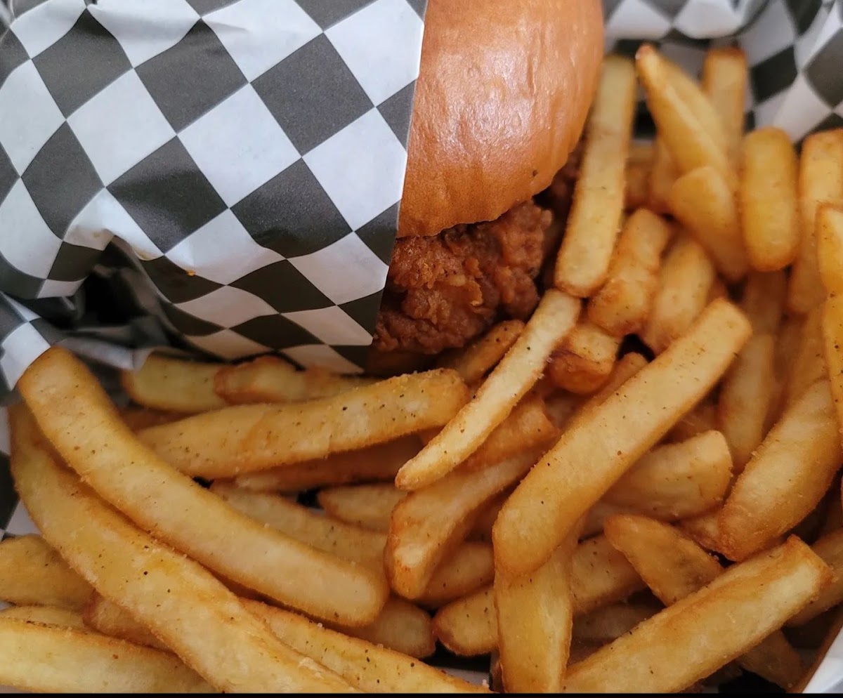 Chicky Sandos Photo 6