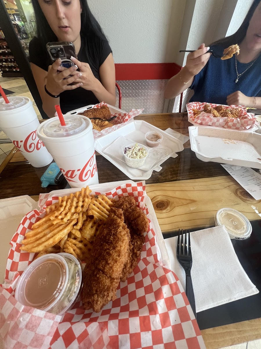Chicky Sandos Photo 9