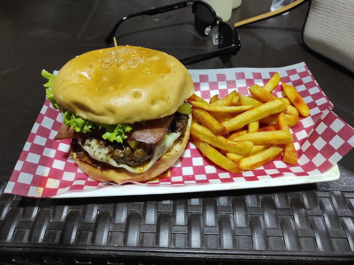 Tika`s Burger & Grill Photo 4