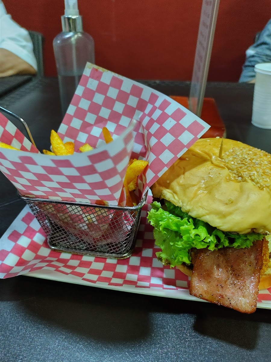 Tika`s Burger & Grill Photo 9