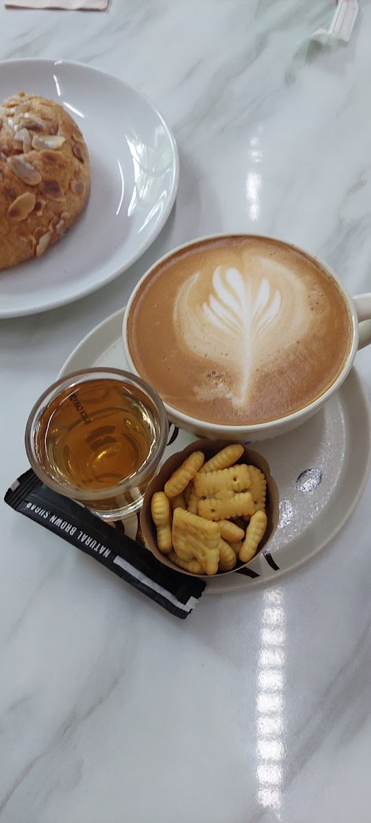 Black Canyon Coffee Photo 5