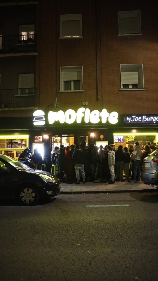 Moflete by Joe Burger