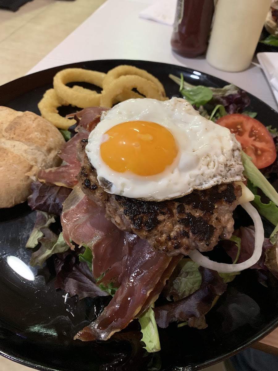 Oscar Caferteria Plaza Photo 10