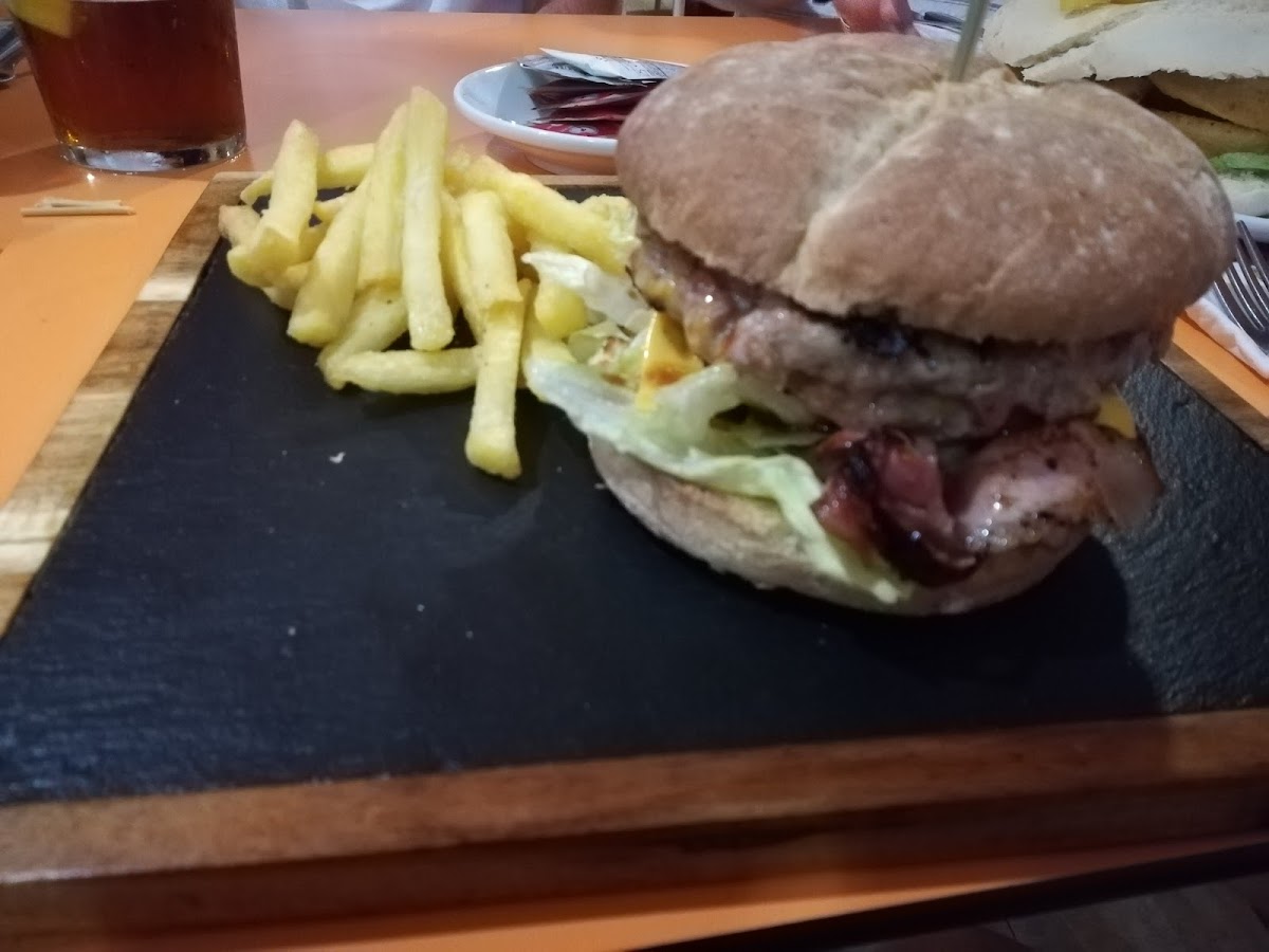 Oscar Caferteria Plaza Photo 9