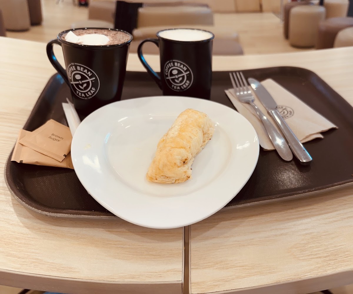 Coffee Bean & Tea Leaf - SM Estancia Photo 6