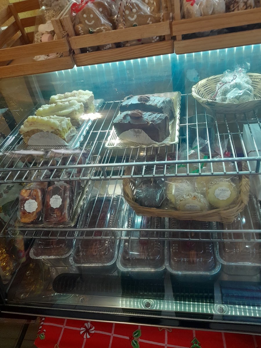 Café y panadería La botica Photo 2