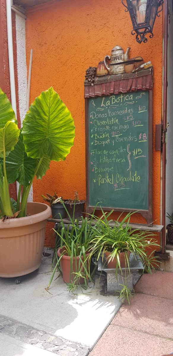 Café y panadería La botica Photo Menu 1