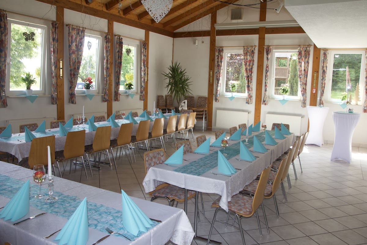 Naturfreundehaus, Restaurant 'Die Alm'