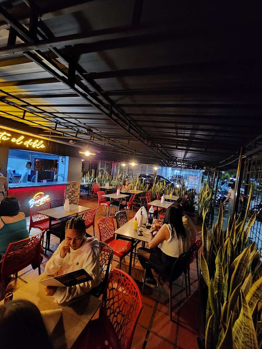 maxi burger 2x1 Photo 3