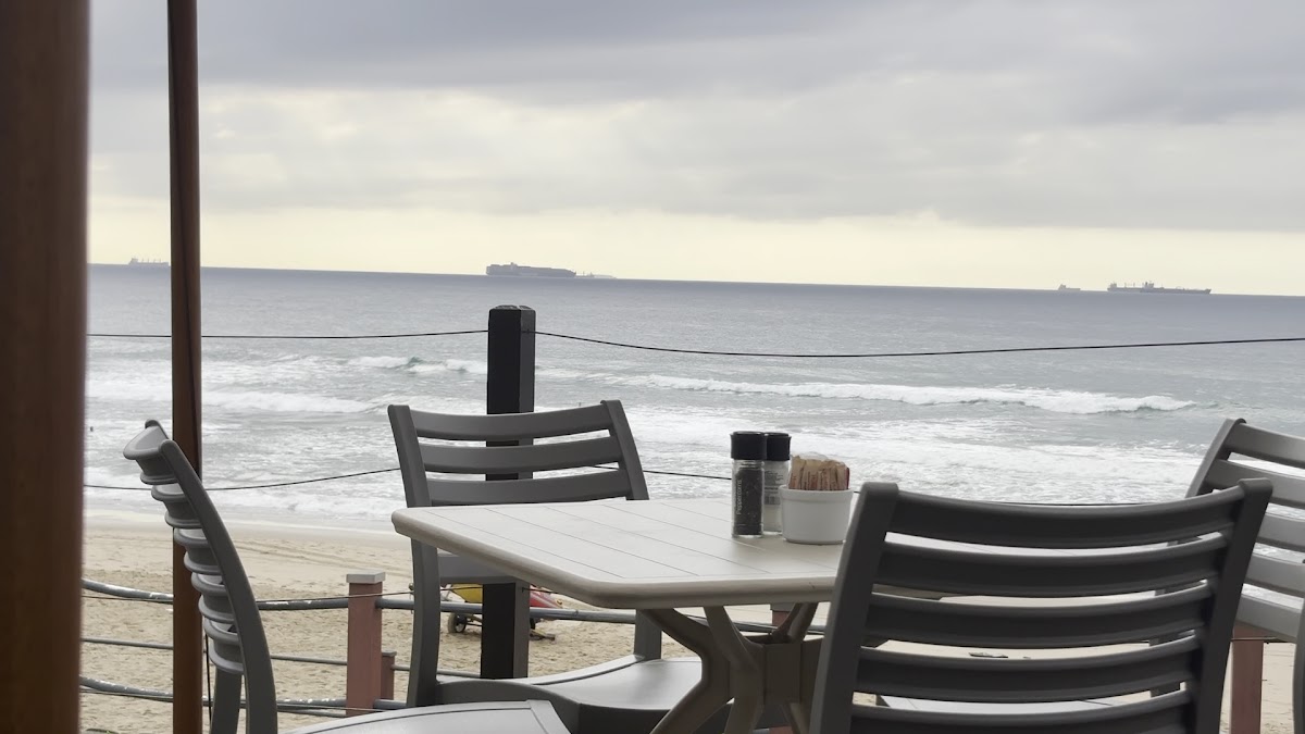 Surf Riders Café Cabanas Photo 9