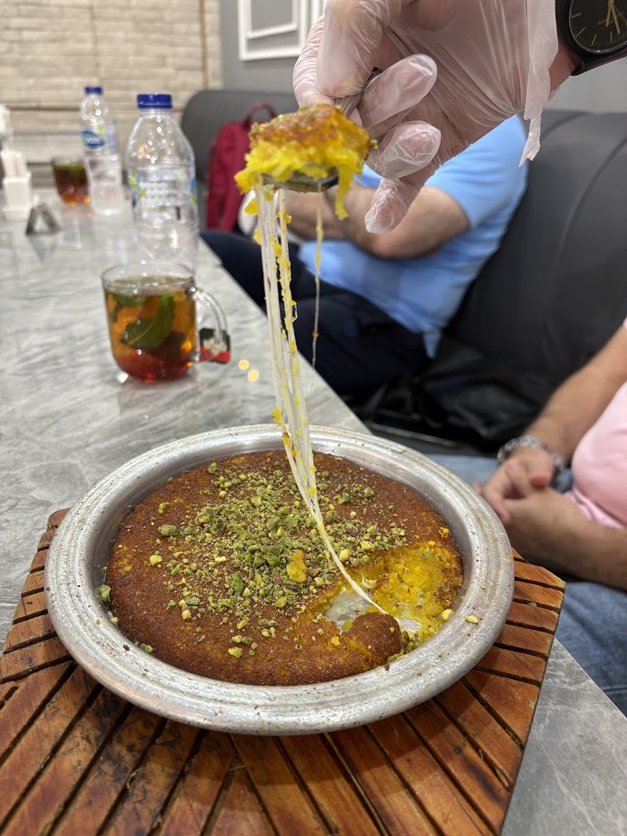 Mansaf Wa Kunafa Restaurant مطعم منسف و كنافه