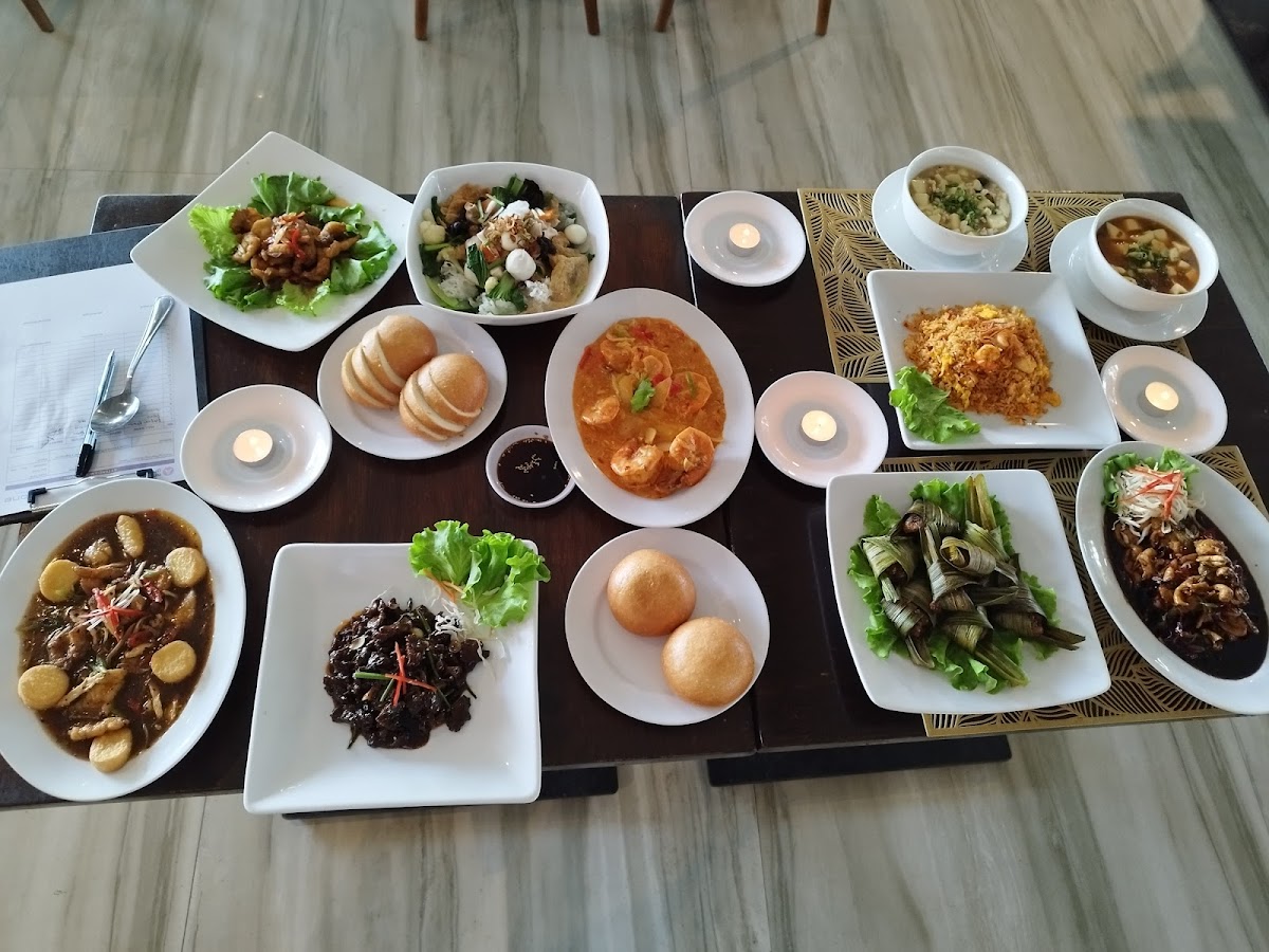 Golden Oriental Resto Photo 4