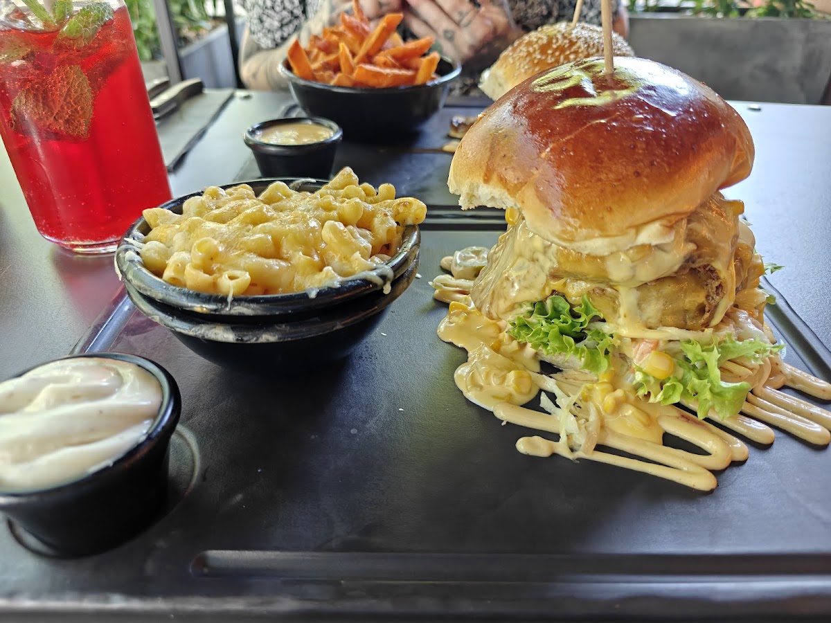 Dulf's Burger Photo 3
