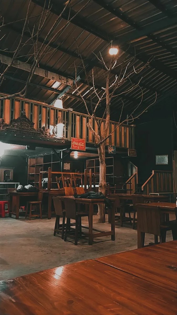 Pisess Cafe Resto N Karaoke yayat