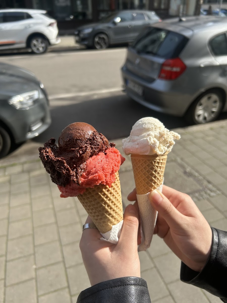 Timi - Eiscafe und Waffeln Photo 4