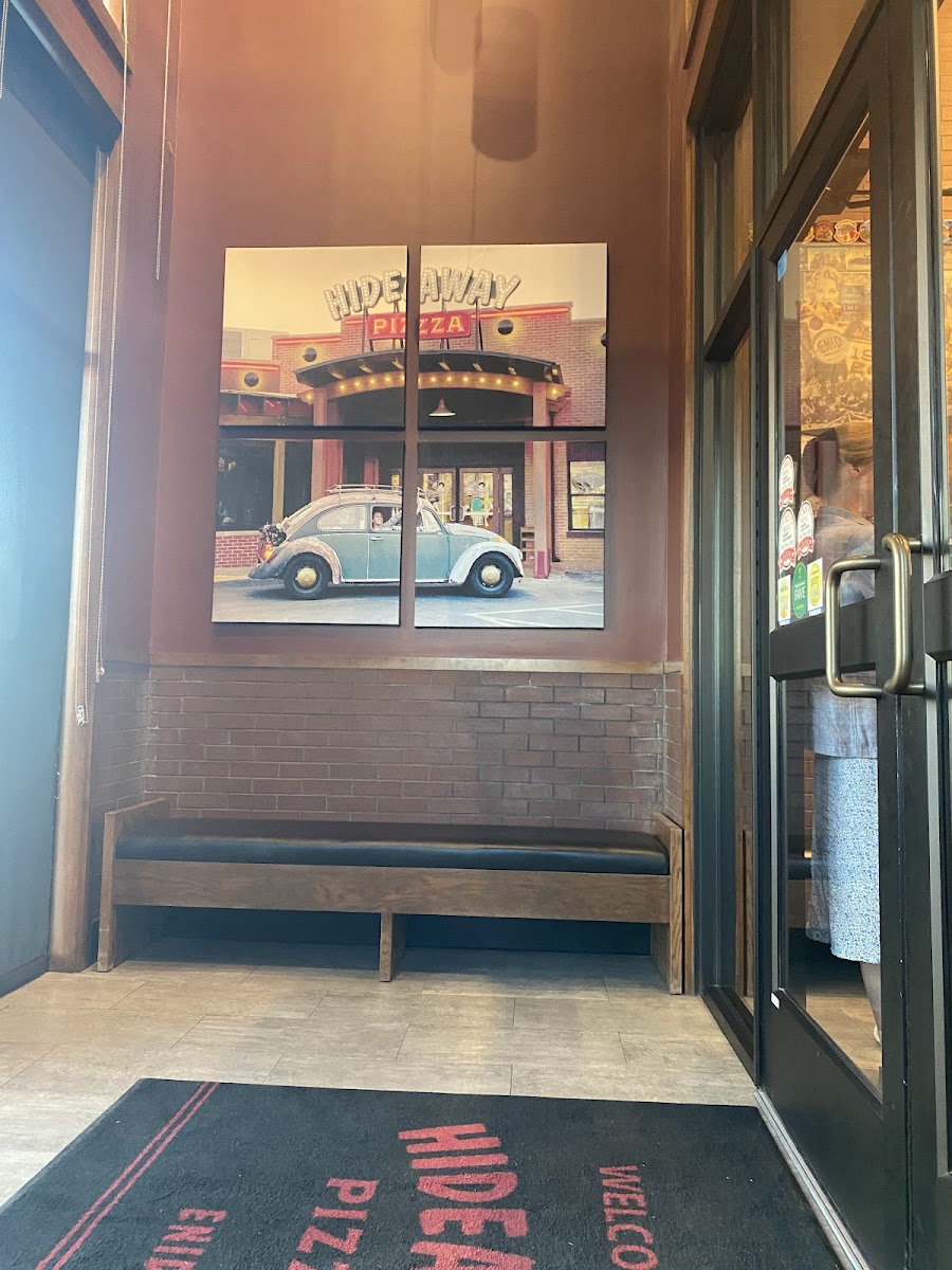 Hideaway Pizza Photo 3