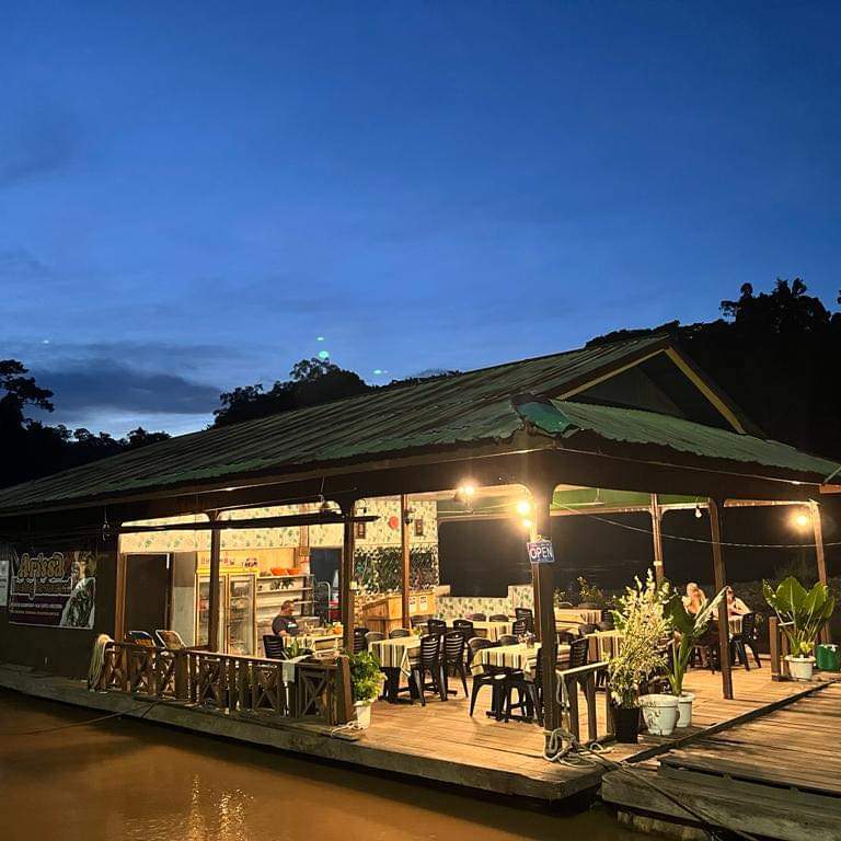 Arissa Floating Restaurant Photo 3