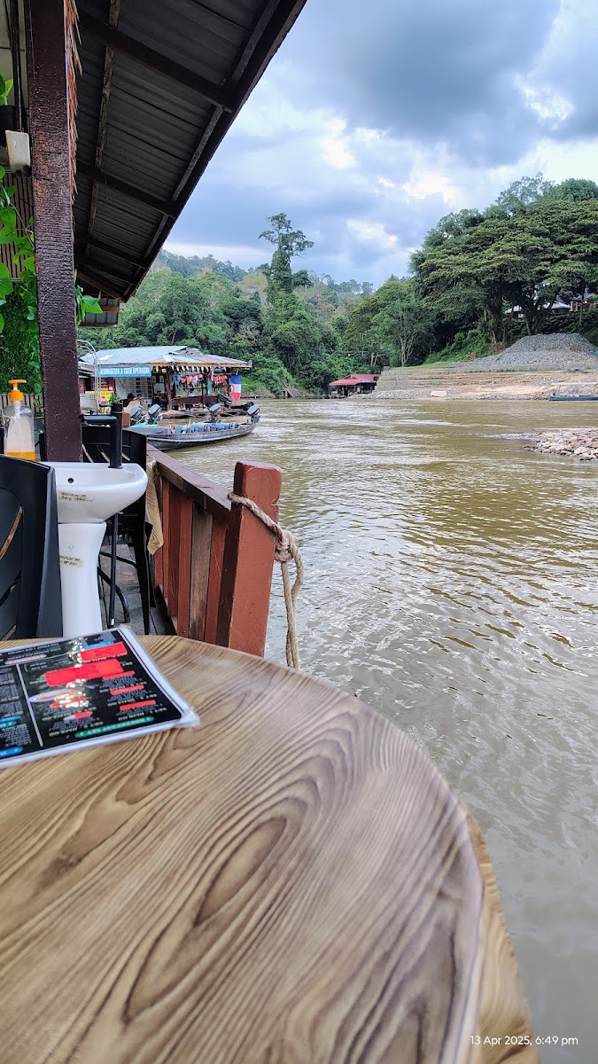 Arissa Floating Restaurant Photo 6
