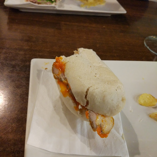 Montadito de Chicharrones Y Queso Manchego