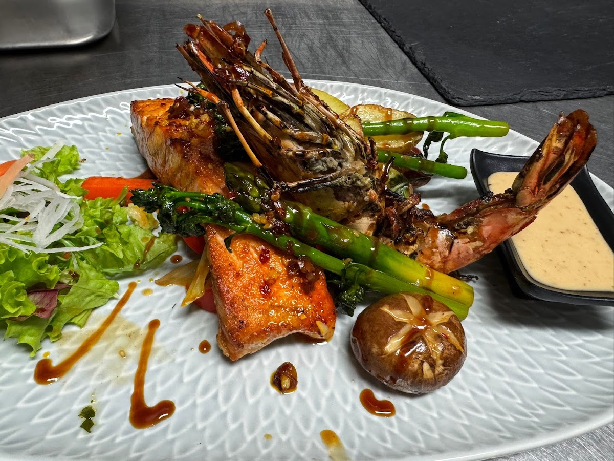 Dong Que - Sushi & Vietnamese Fusion Restaurant Photo 6