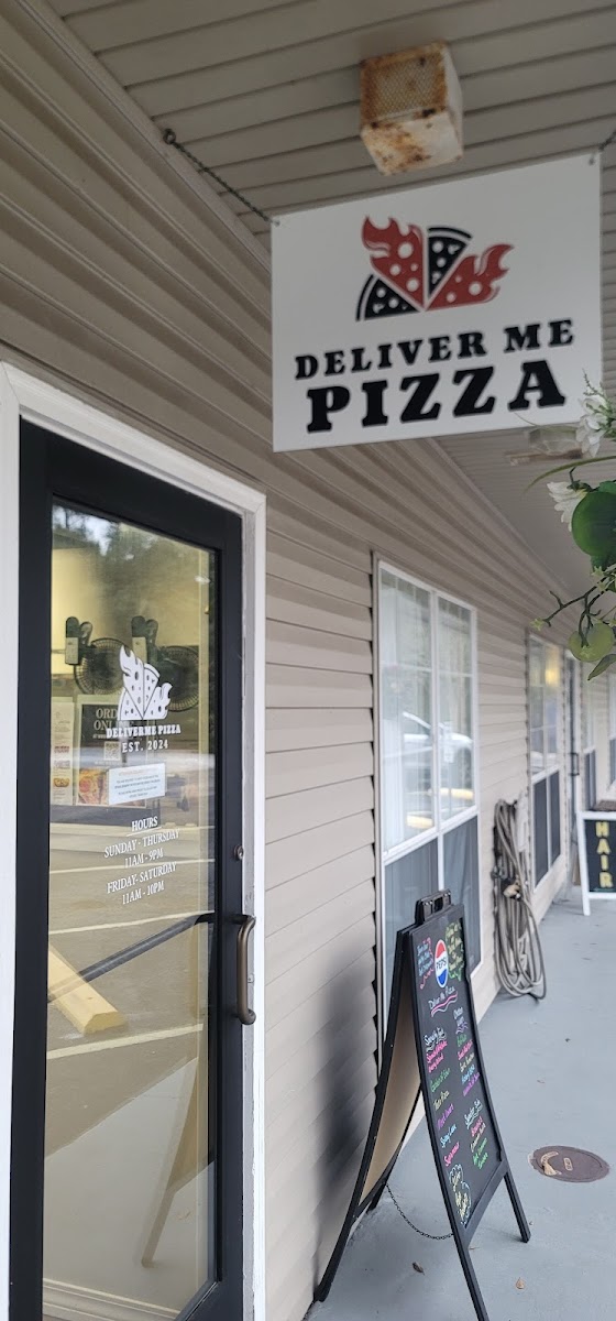 DeliverMe Pizza