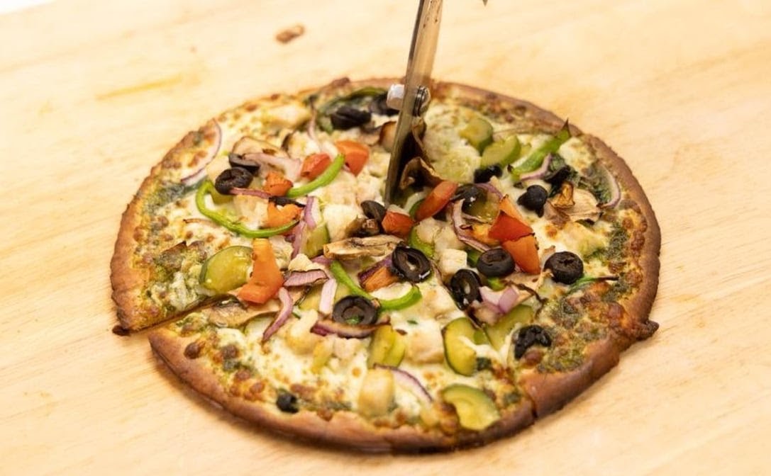 DeliverMe Pizza Photo 4