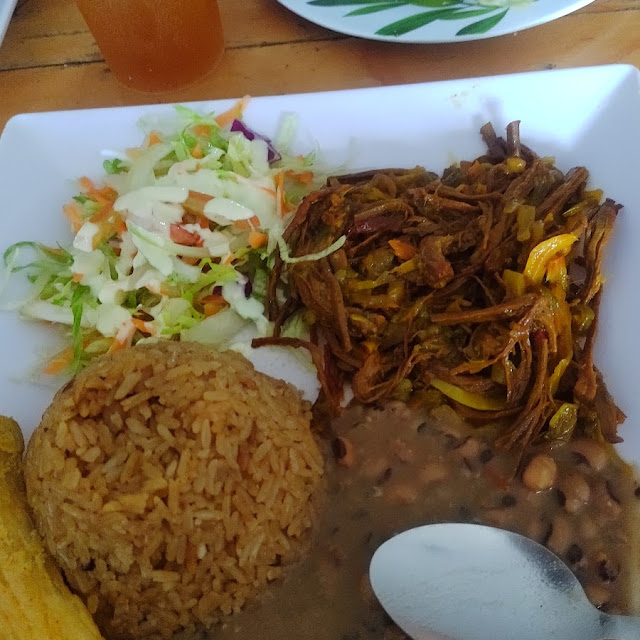 Corriente Con Carne Desmechada