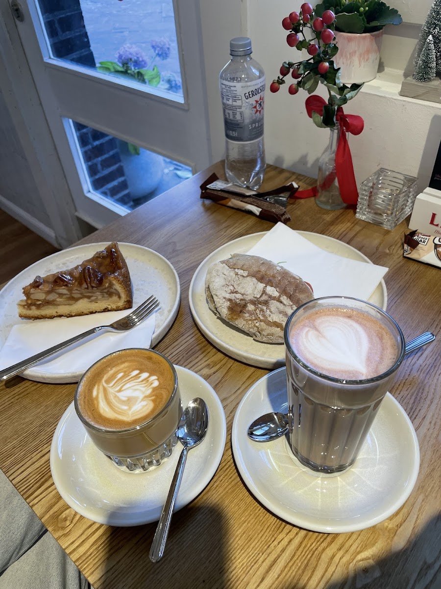IVORY | Coffee & Drinks Photo 7