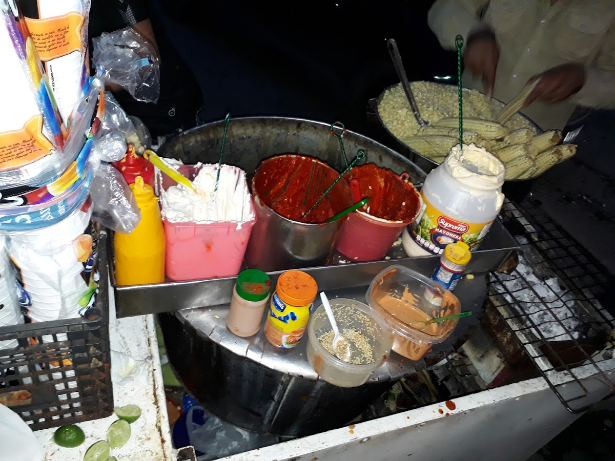 Elotes asados y en vaso “La Muñeca” Photo 5