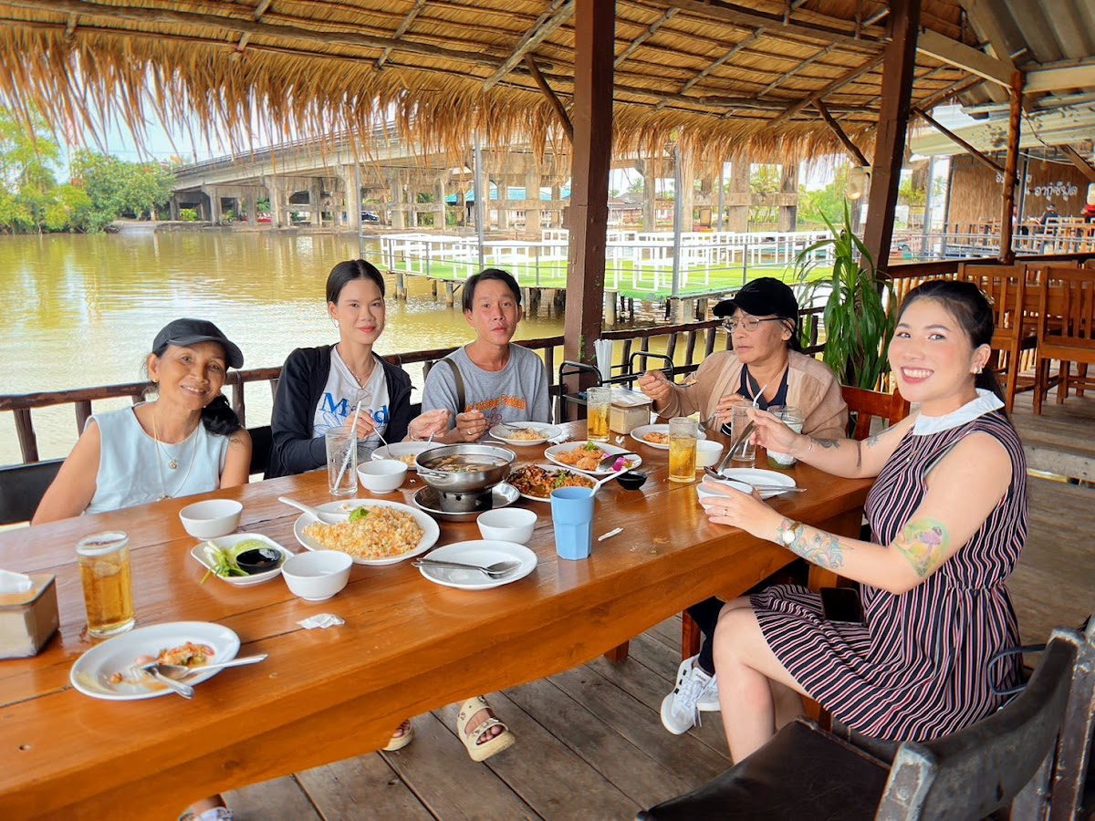 Akhu Seafood Restaurant