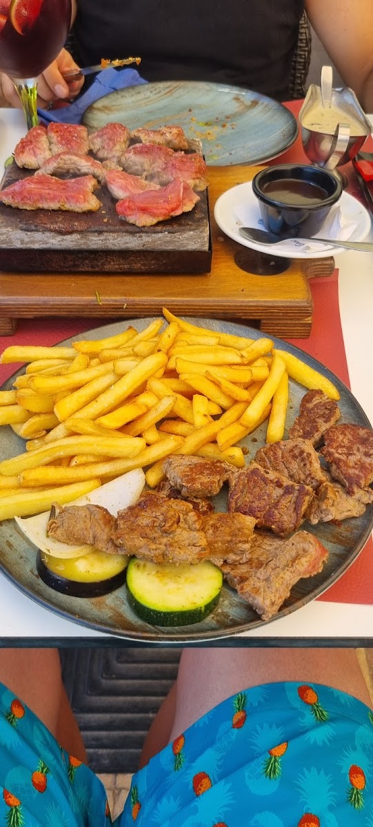 Pipo Pizzeria & Carnes la Piedra/Steak house Photo 10