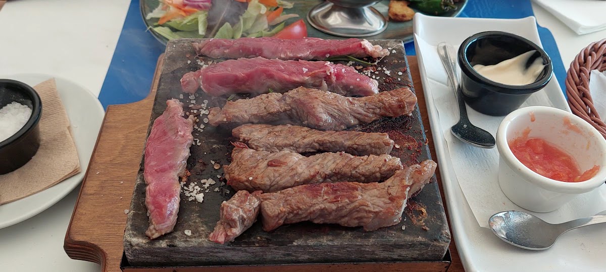 Pipo Pizzeria & Carnes la Piedra/Steak house Photo 2