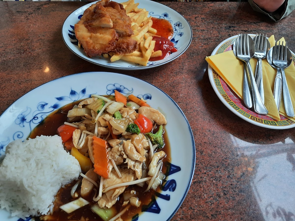 Asia Bistro Photo 9